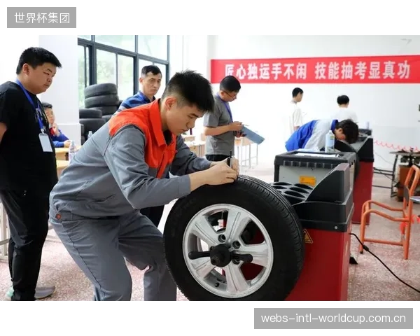 据估算,目前国内能熟练进行五星轮高刚度轴向载荷动平衡校准的认证技师不足500人,人才缺口巨大 据估算,目前国内能熟练进行五星轮高刚度轴向载荷动平衡校准的认证技师不足500人,人才缺口巨大
